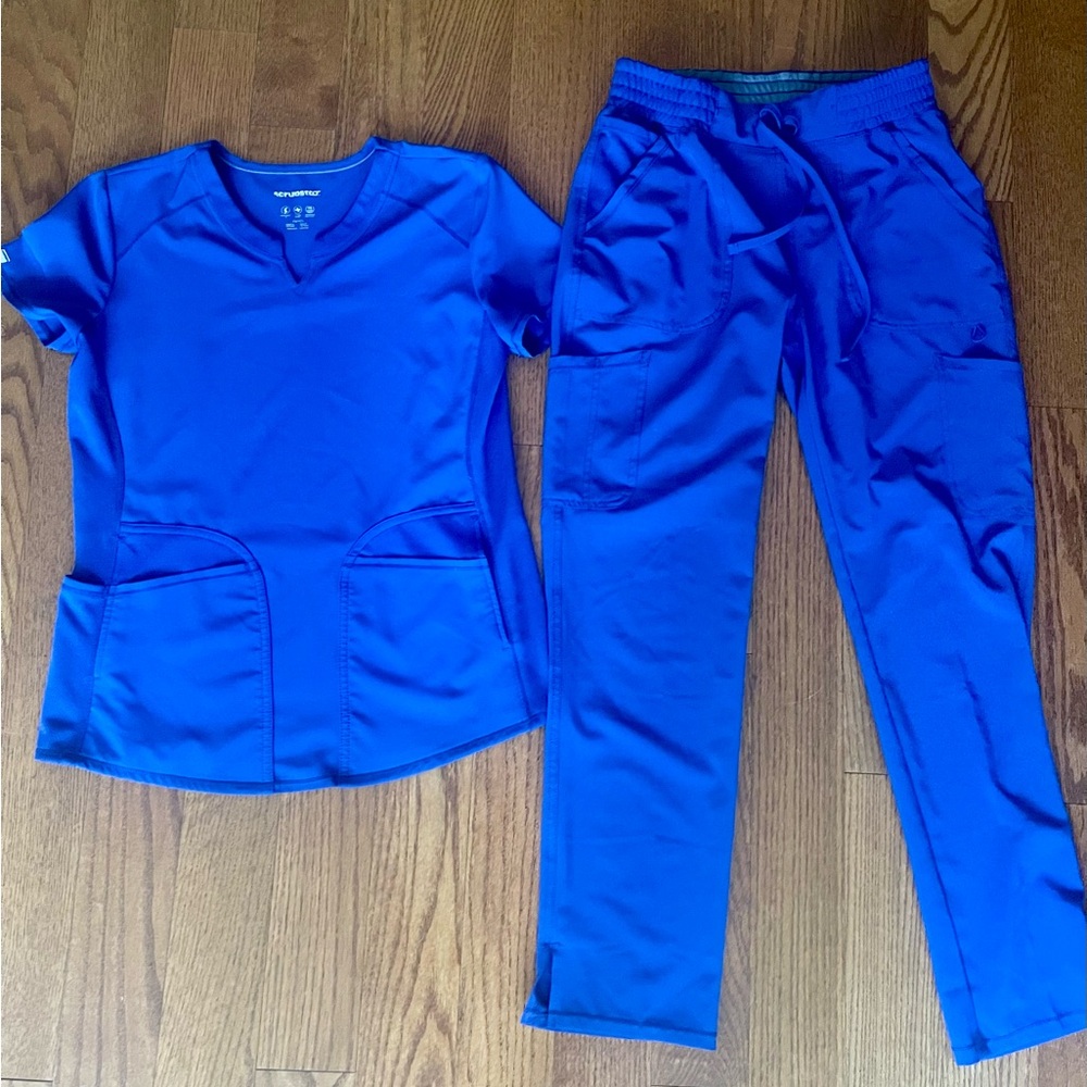 Scrub set